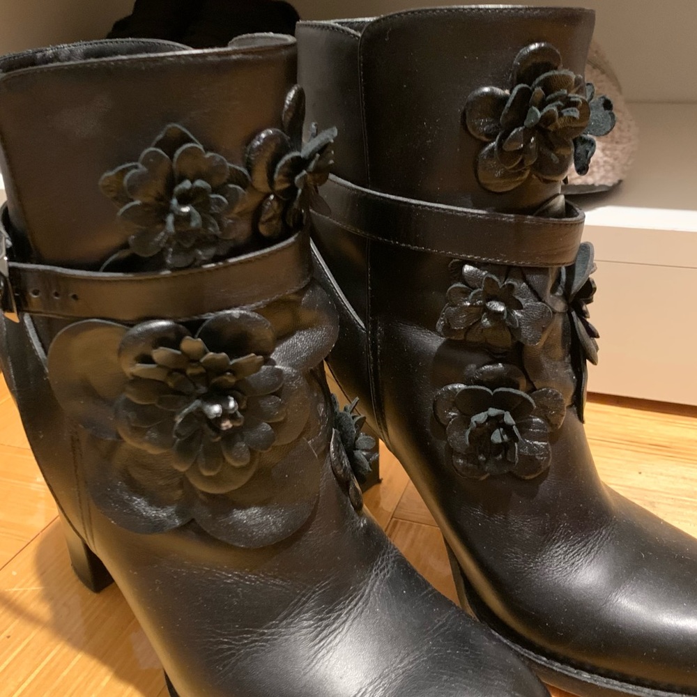 Valentino Black Heeled Boots with Floral Detail - Picture 3 of 13